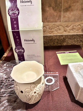 Scentsy Heavenly Warmer in Cream